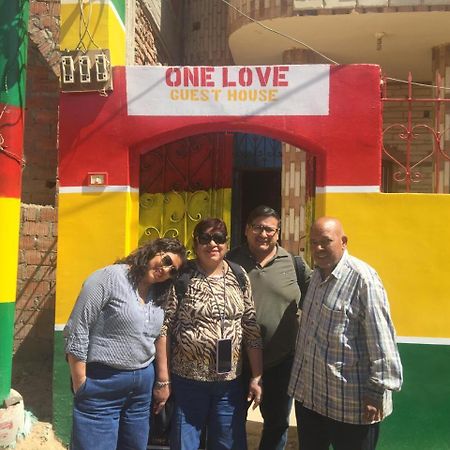 One Love Guesthouse & Restaurant ลักซอร์ ภายนอก รูปภาพ