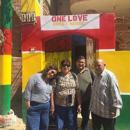 One Love Guesthouse & Restaurant ลักซอร์ ภายนอก รูปภาพ
