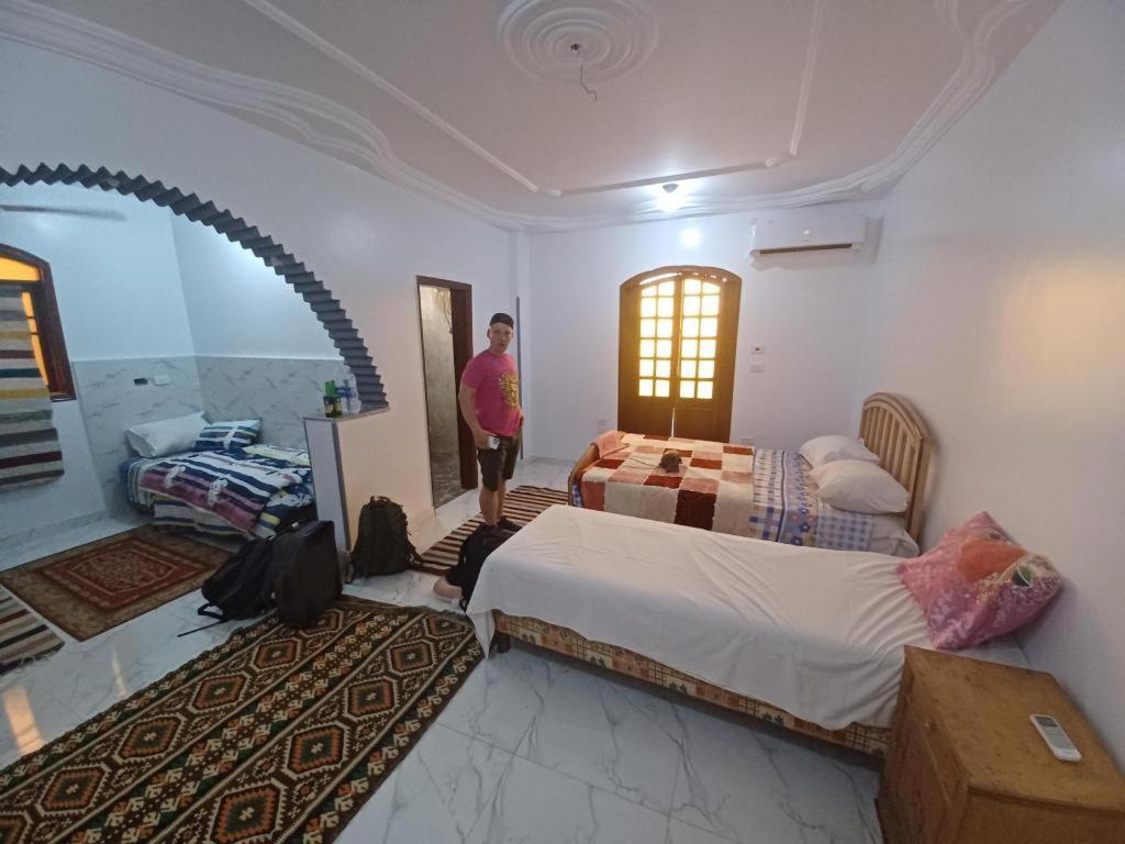 One Love Guesthouse & Restaurant ลักซอร์ ภายนอก รูปภาพ