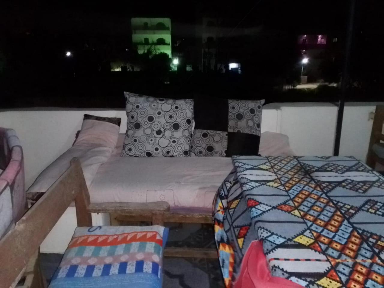 One Love Guesthouse & Restaurant ลักซอร์ ภายนอก รูปภาพ