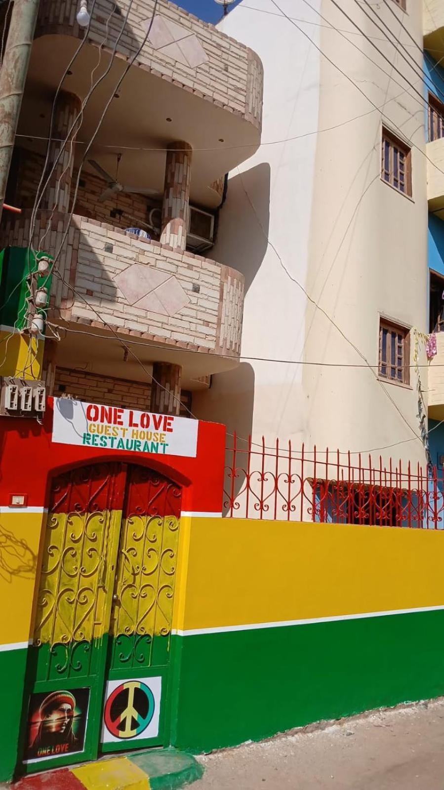 One Love Guesthouse & Restaurant ลักซอร์ ภายนอก รูปภาพ