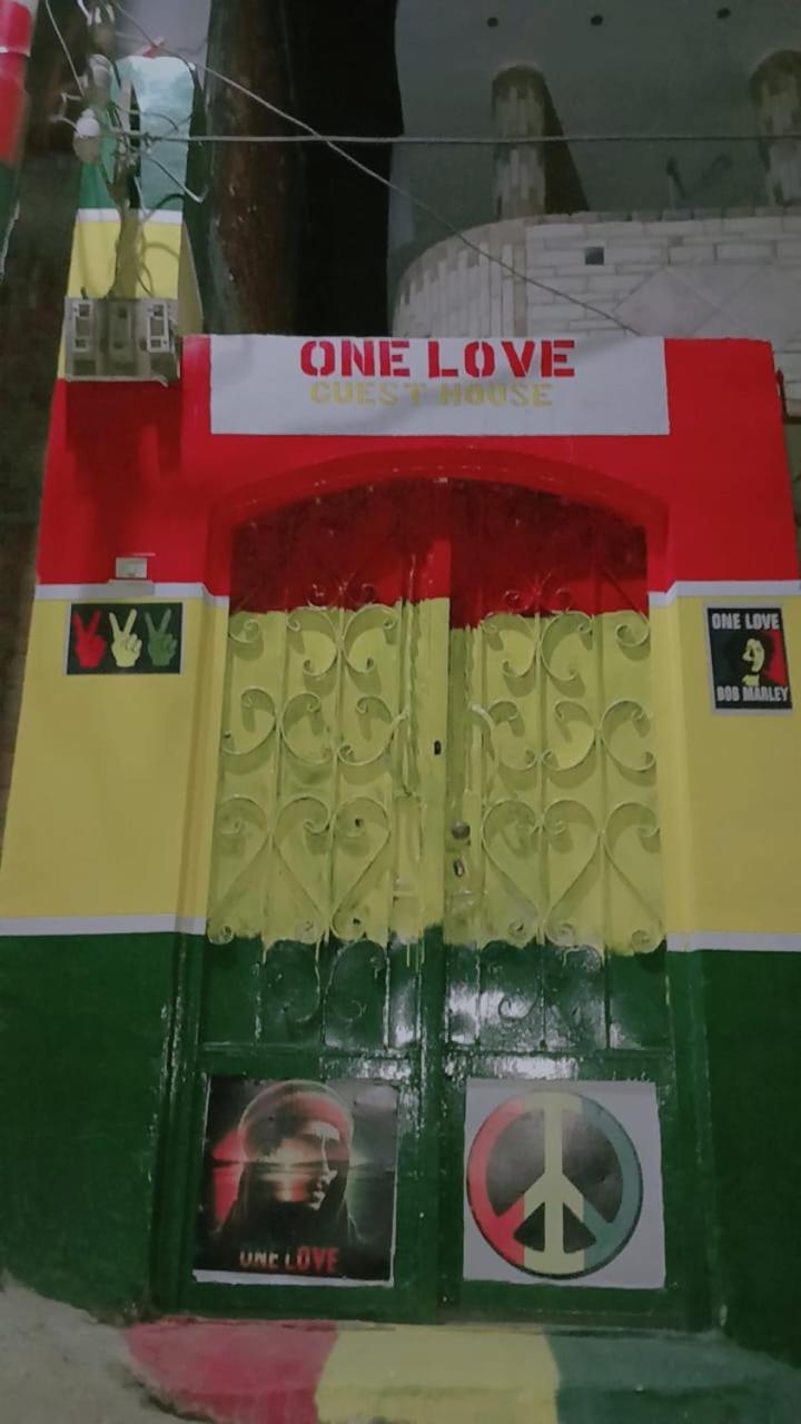 One Love Guesthouse & Restaurant ลักซอร์ ภายนอก รูปภาพ