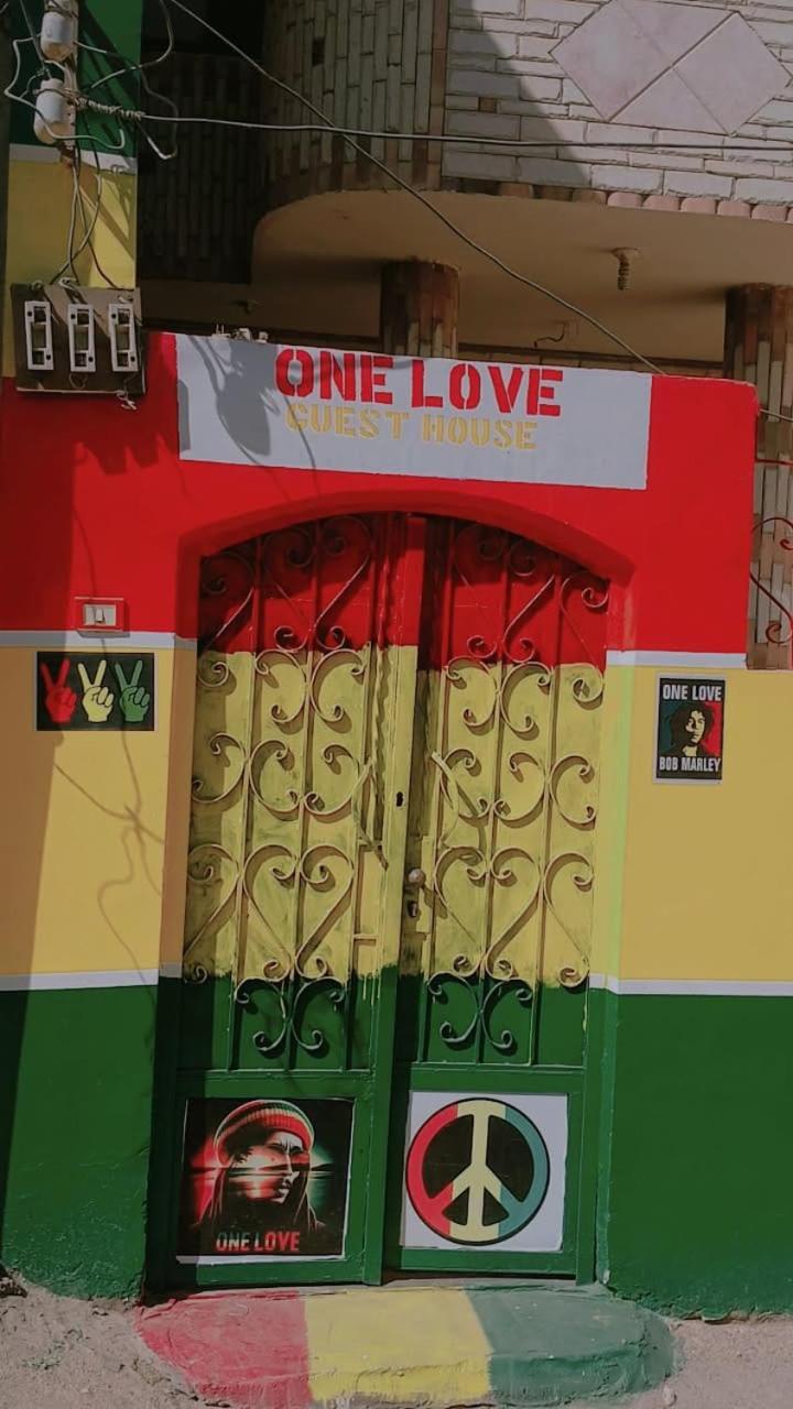 One Love Guesthouse & Restaurant ลักซอร์ ภายนอก รูปภาพ